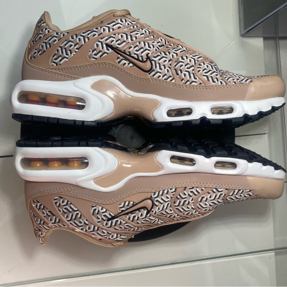 🆕 Nike	Wmns Air Max Plus 'United in Victory' - Womens 8 - Picture 9 of 11
